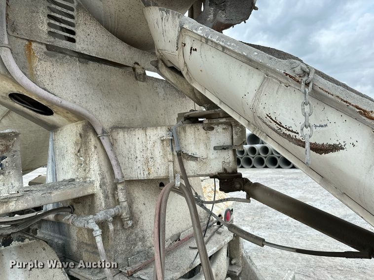 image for item OG9011 2000 Volvo WGM  ready mix truck