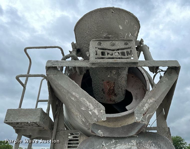 image for item OG9011 2000 Volvo WGM  ready mix truck