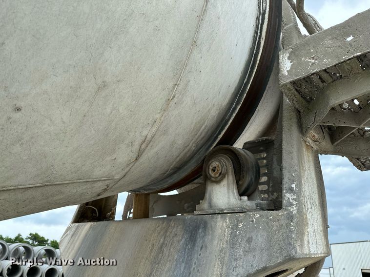 image for item OG9011 2000 Volvo WGM  ready mix truck