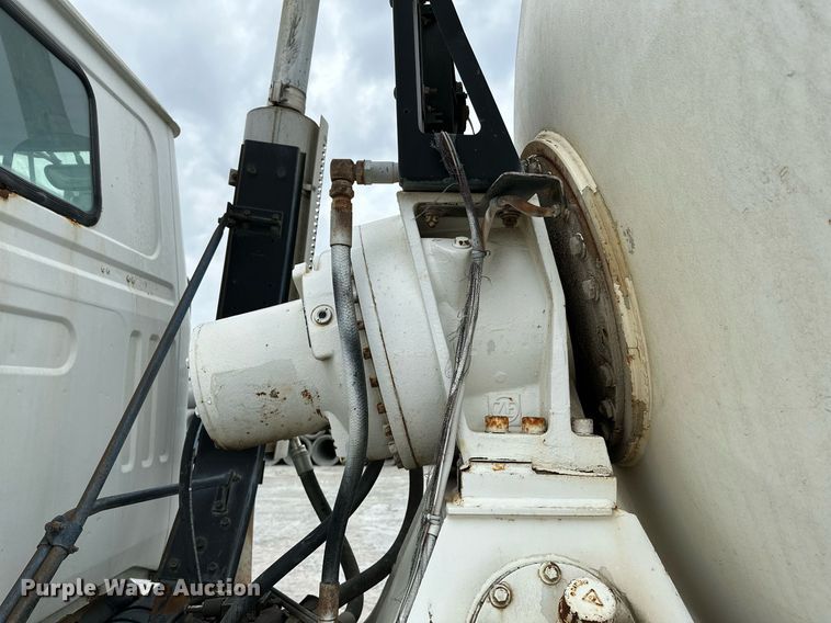 image for item OG9011 2000 Volvo WGM  ready mix truck