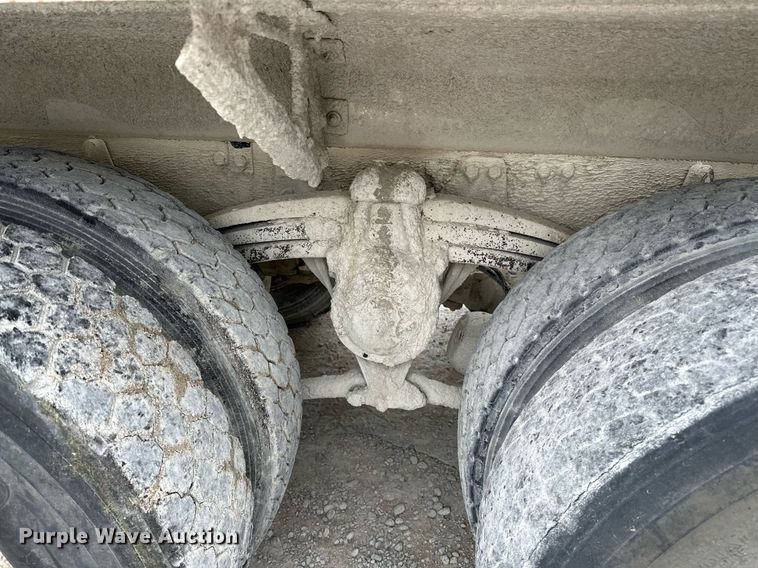 image for item OG9011 2000 Volvo WGM  ready mix truck