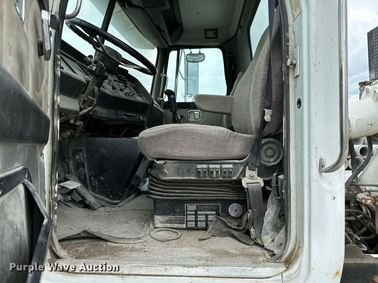 image for item OG9011 2000 Volvo WGM  ready mix truck