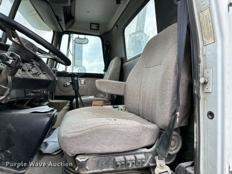 image for item OG9011 2000 Volvo WGM  ready mix truck