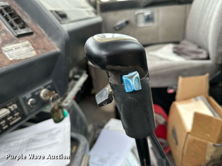 image for item OG9011 2000 Volvo WGM  ready mix truck