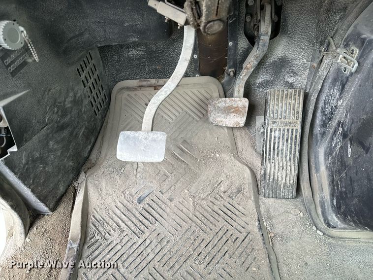 image for item OG9011 2000 Volvo WGM  ready mix truck