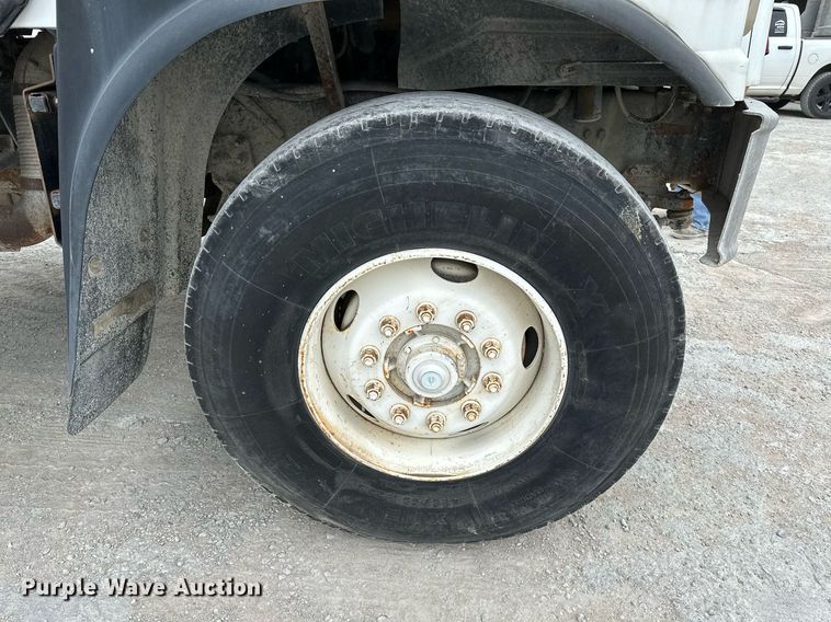 image for item OG9011 2000 Volvo WGM  ready mix truck