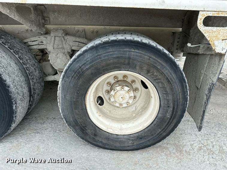 image for item OG9011 2000 Volvo WGM  ready mix truck