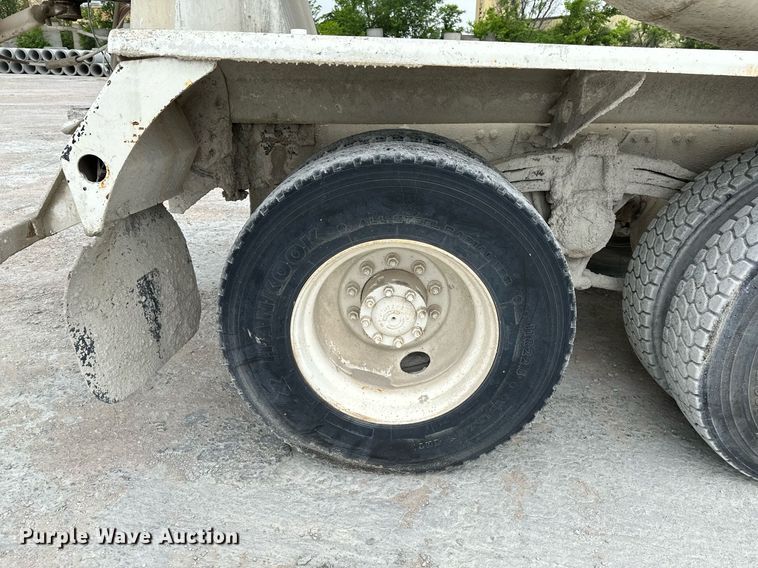 image for item OG9011 2000 Volvo WGM  ready mix truck