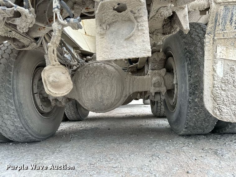 image for item OG9011 2000 Volvo WGM  ready mix truck