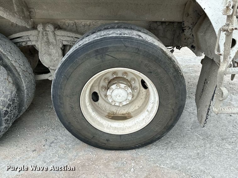 image for item OG9011 2000 Volvo WGM  ready mix truck