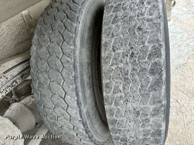 image for item OG9011 2000 Volvo WGM  ready mix truck