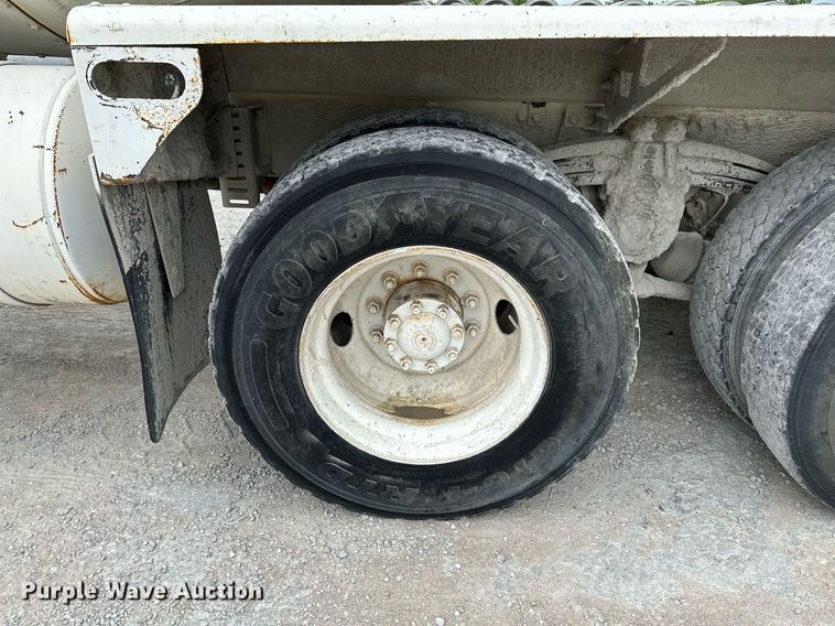 image for item OG9011 2000 Volvo WGM  ready mix truck