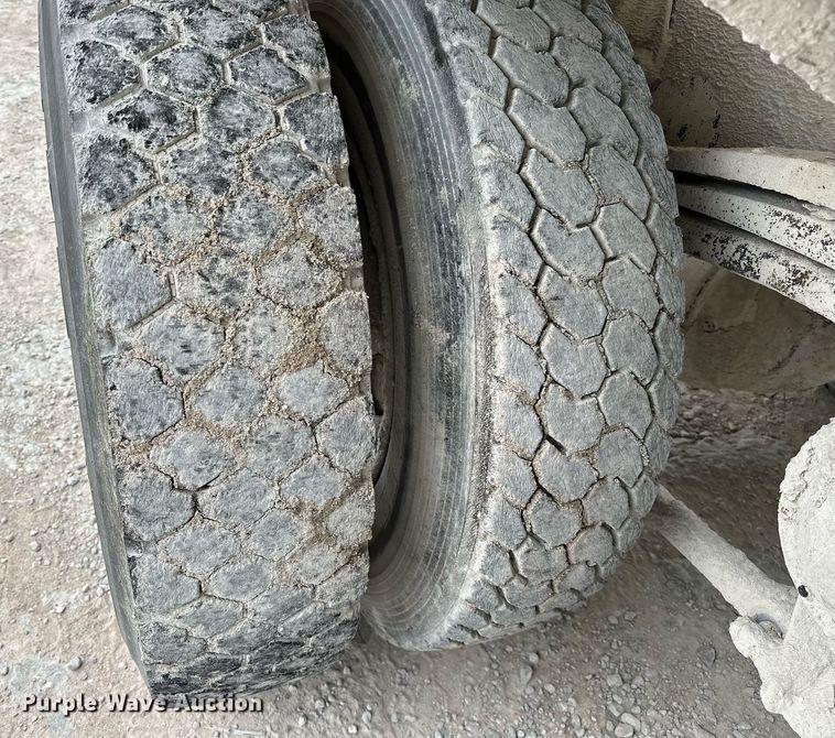 image for item OG9011 2000 Volvo WGM  ready mix truck