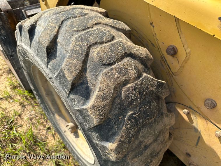 image for item OG9044 2000 Caterpillar 216  skid steer loader