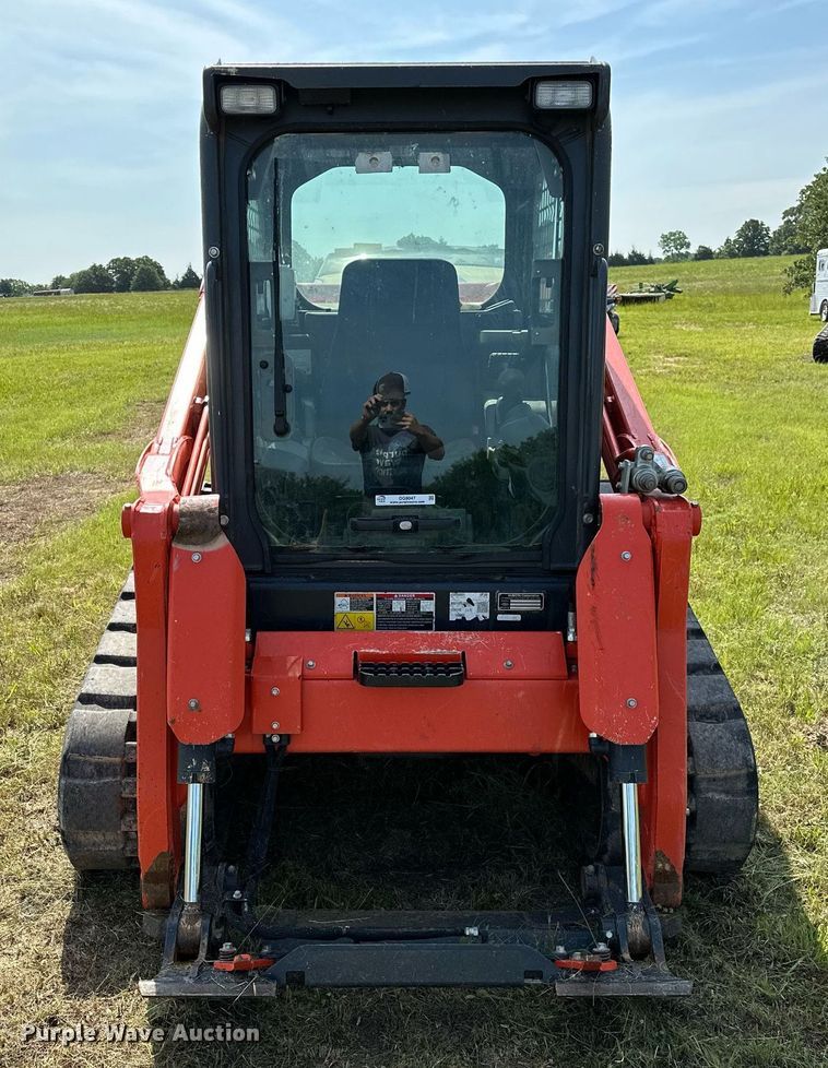 image for item OG9047 2019 Kubota SVL75-2  tracked skid steer loader