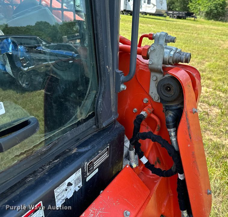 image for item OG9047 2019 Kubota SVL75-2  tracked skid steer loader