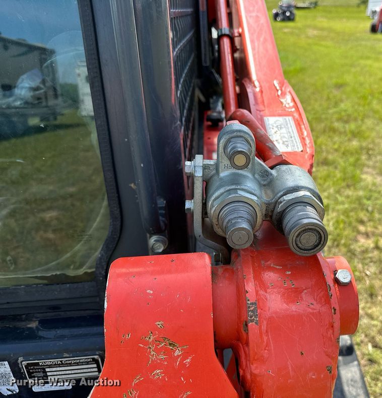 image for item OG9047 2019 Kubota SVL75-2  tracked skid steer loader