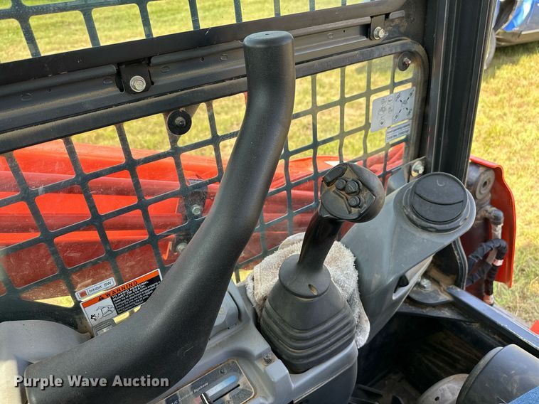 image for item OG9047 2019 Kubota SVL75-2  tracked skid steer loader