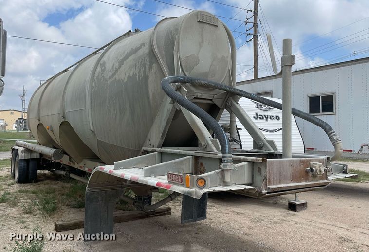 image for item DK4355 1994 Heil  pneumatic dry bulk trailer