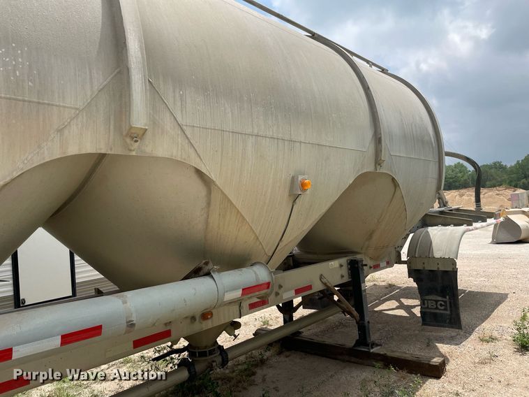 image for item DK4355 1994 Heil  pneumatic dry bulk trailer