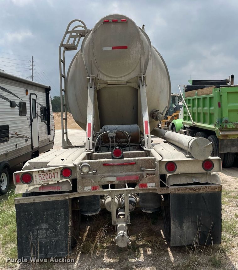 image for item DK4355 1994 Heil  pneumatic dry bulk trailer