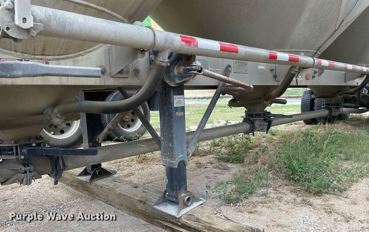 image for item DK4355 1994 Heil  pneumatic dry bulk trailer