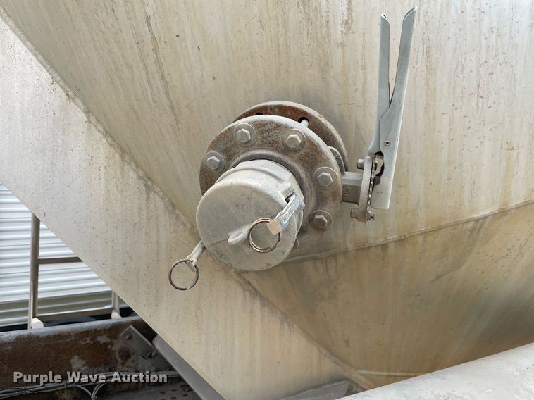 image for item DK4355 1994 Heil  pneumatic dry bulk trailer