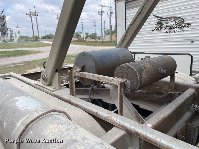 image for item DK4355 1994 Heil  pneumatic dry bulk trailer