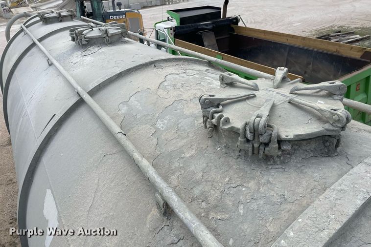 image for item DK4355 1994 Heil  pneumatic dry bulk trailer