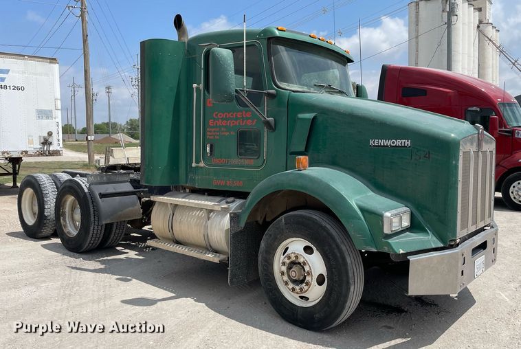 image for item DK4405 2005 Kenworth T800  semi truck