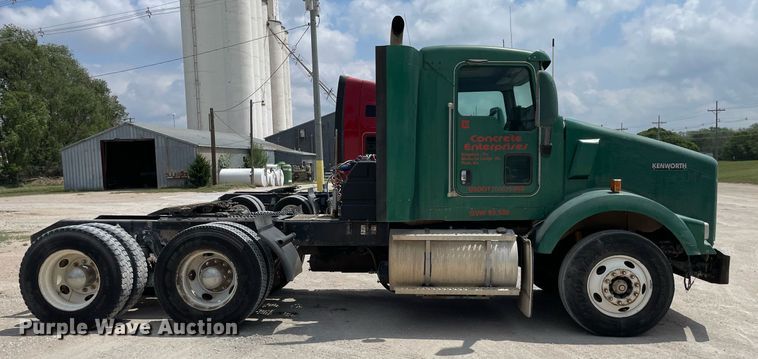 image for item DK4405 2005 Kenworth T800  semi truck