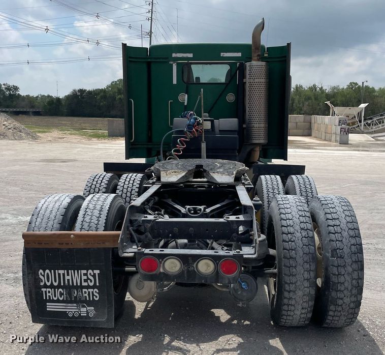 image for item DK4405 2005 Kenworth T800  semi truck