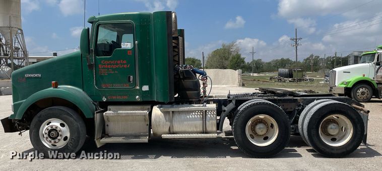 image for item DK4405 2005 Kenworth T800  semi truck