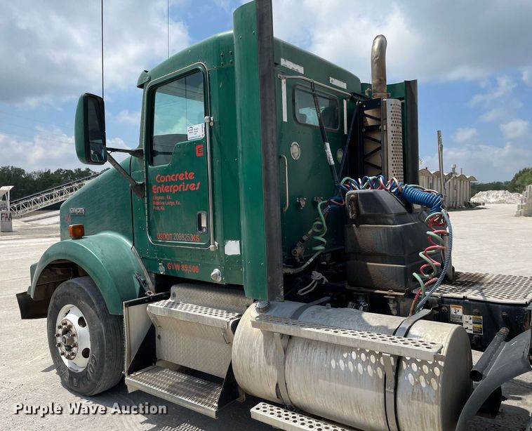 image for item DK4405 2005 Kenworth T800  semi truck