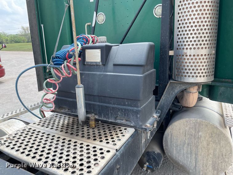 image for item DK4405 2005 Kenworth T800  semi truck