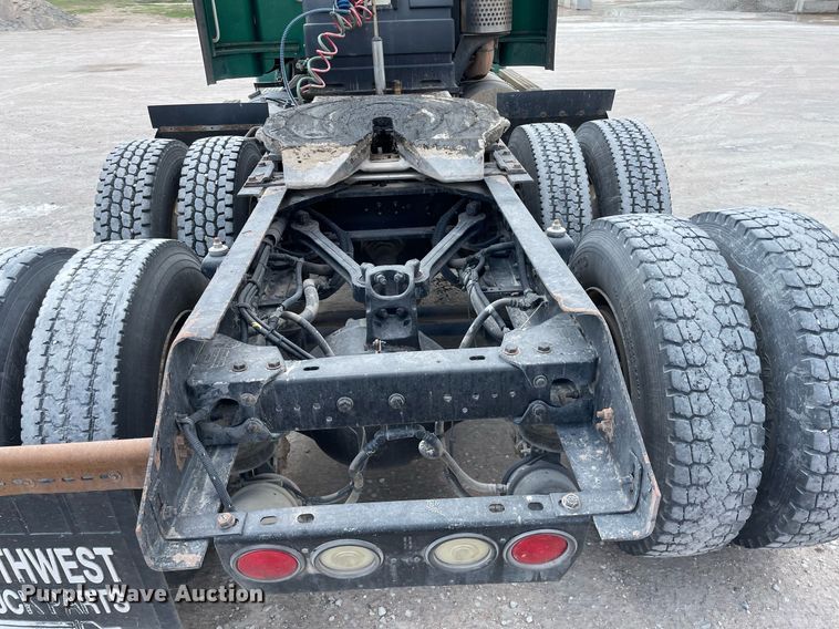 image for item DK4405 2005 Kenworth T800  semi truck