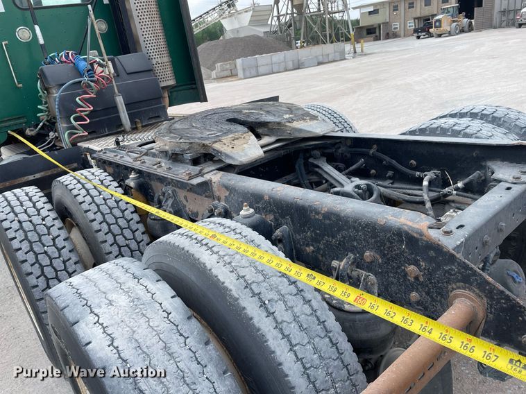 image for item DK4405 2005 Kenworth T800  semi truck