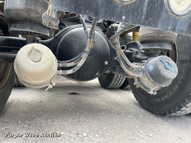 image for item DK4405 2005 Kenworth T800  semi truck