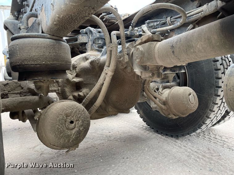 image for item DK4405 2005 Kenworth T800  semi truck