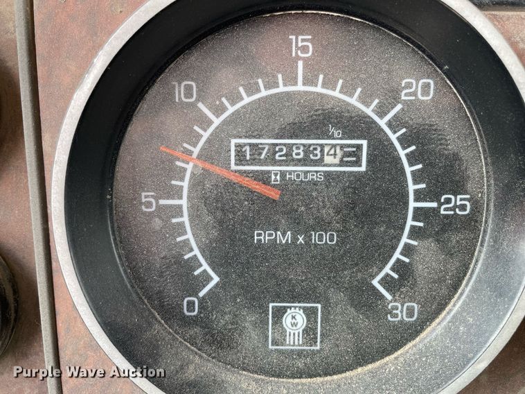 image for item DK4405 2005 Kenworth T800  semi truck