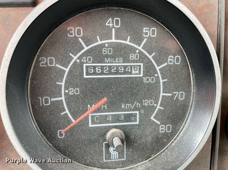 image for item DK4405 2005 Kenworth T800  semi truck