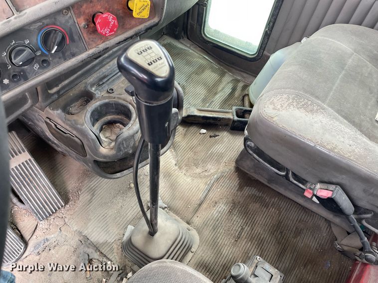 image for item DK4405 2005 Kenworth T800  semi truck