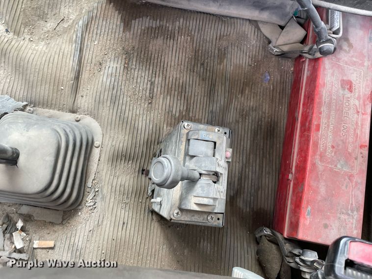 image for item DK4405 2005 Kenworth T800  semi truck