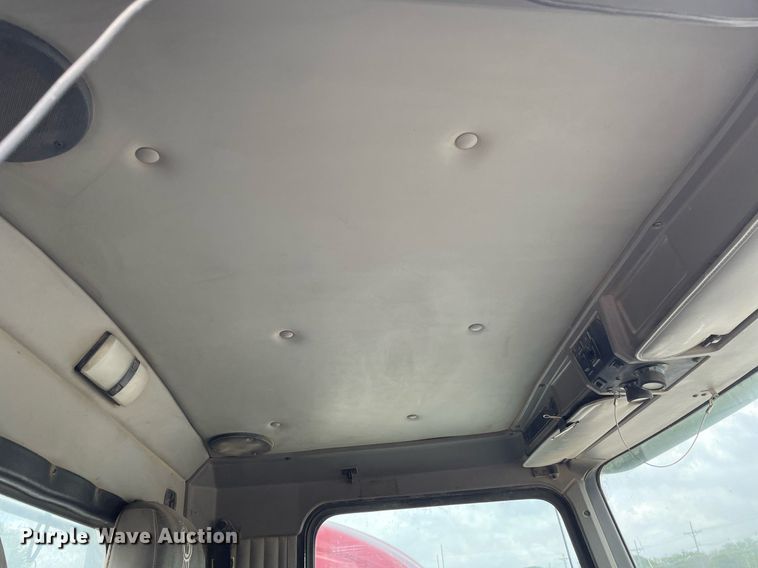 image for item DK4405 2005 Kenworth T800  semi truck