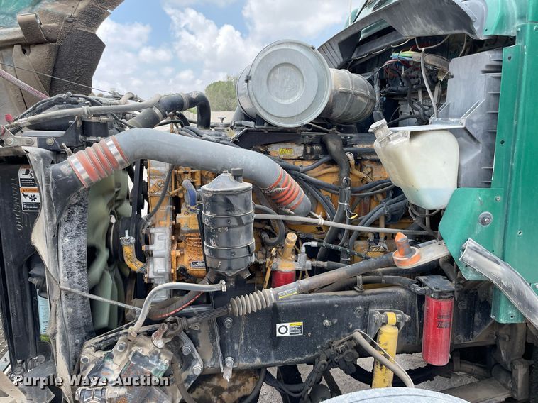 image for item DK4405 2005 Kenworth T800  semi truck