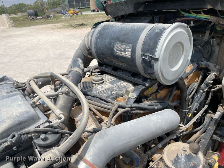 image for item DK4405 2005 Kenworth T800  semi truck