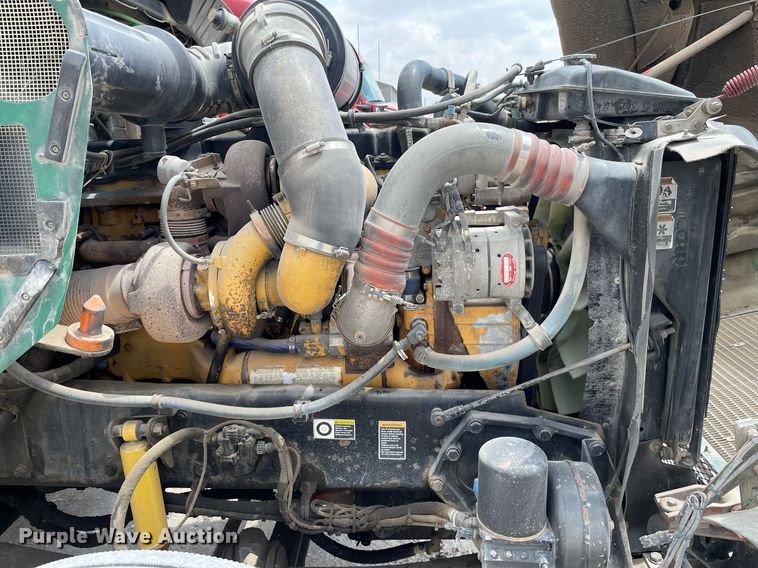 image for item DK4405 2005 Kenworth T800  semi truck