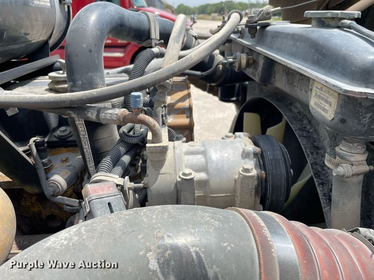 image for item DK4405 2005 Kenworth T800  semi truck