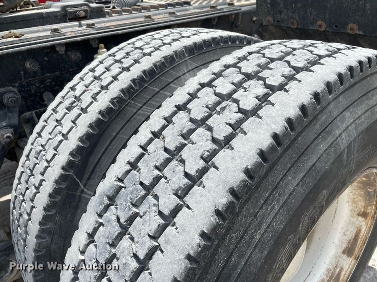 image for item DK4405 2005 Kenworth T800  semi truck