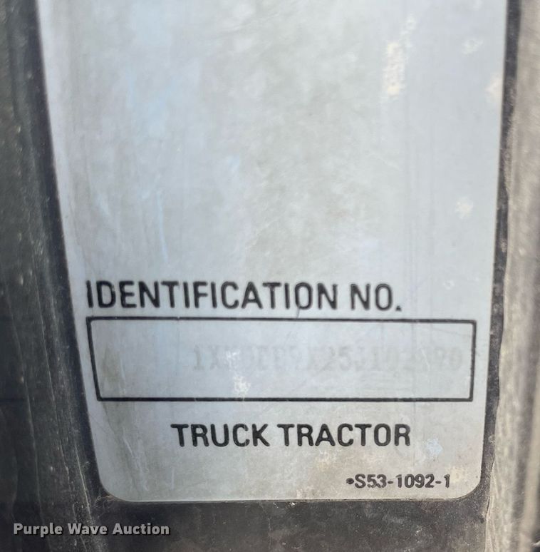 image for item DK4405 2005 Kenworth T800  semi truck